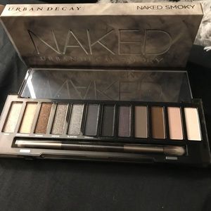 Urban Decay Naked Smoky Palette *free gwp*
